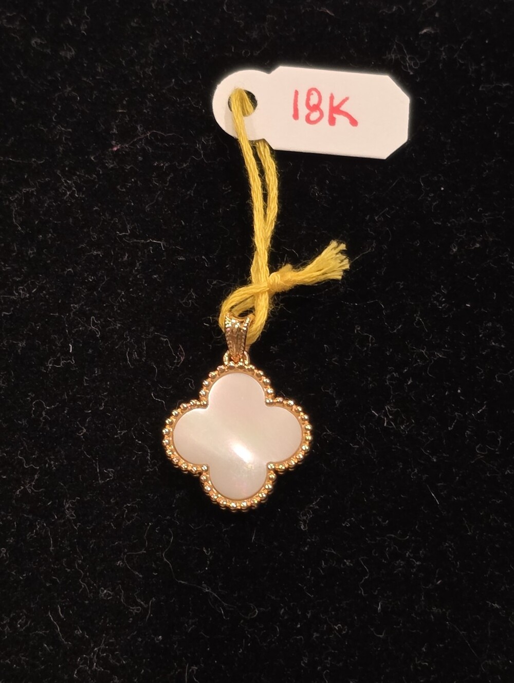🍀💠18K Gold White Clover Pendant💠🍀